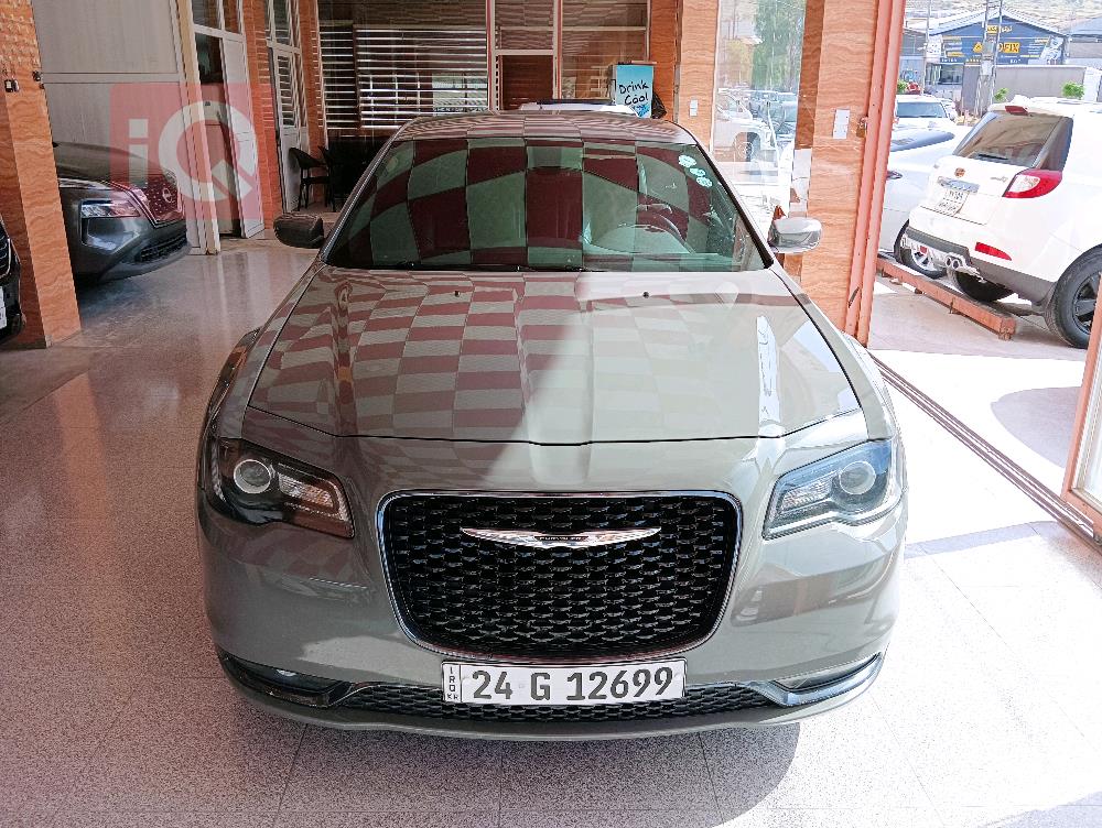 کرایسلەر 300